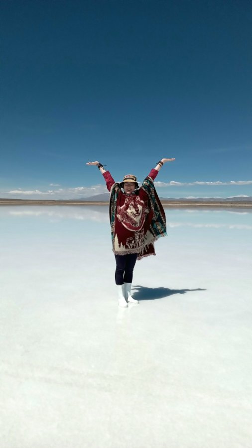 Тувинская путешественница Аэлита Донгак шлет привет с озера Титикака