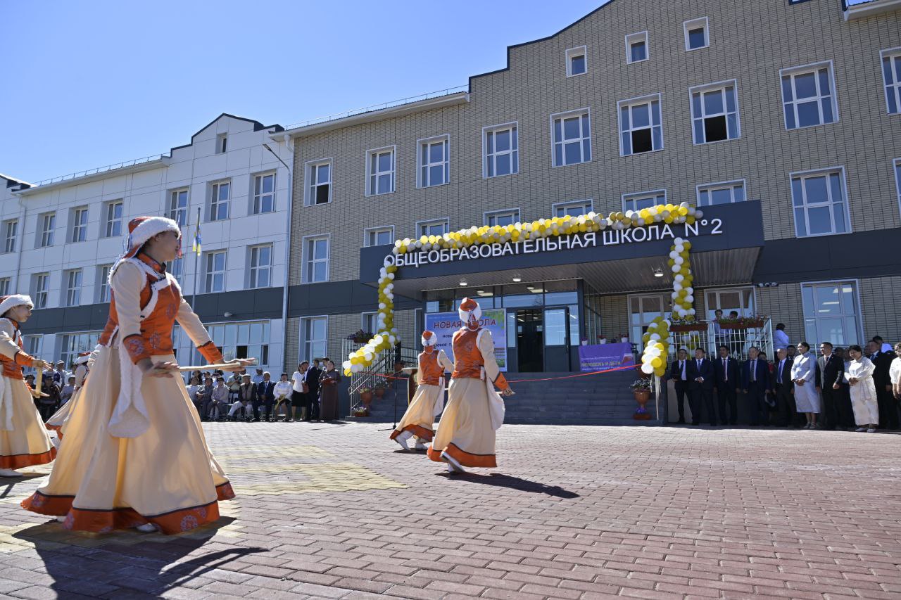В городе Чадане открылась новая школа В городе Чадане открылась новая школа