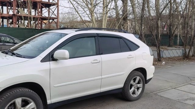 Жительница Кызыла привлечена к ответственности за парковку своего «Лексуса» на тротуаре