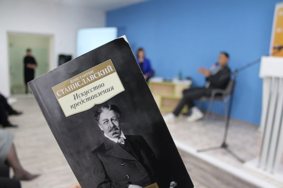 В Туве создано четыре литературных чтецких клуба. Создай клуб и зарегистрируй на сайте общества "Знание"!