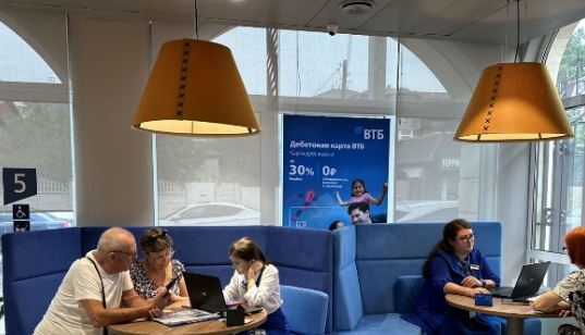 Опрос ВТБ показал: 60% россиян готовы сменить банк ради нефинансовых сервисов