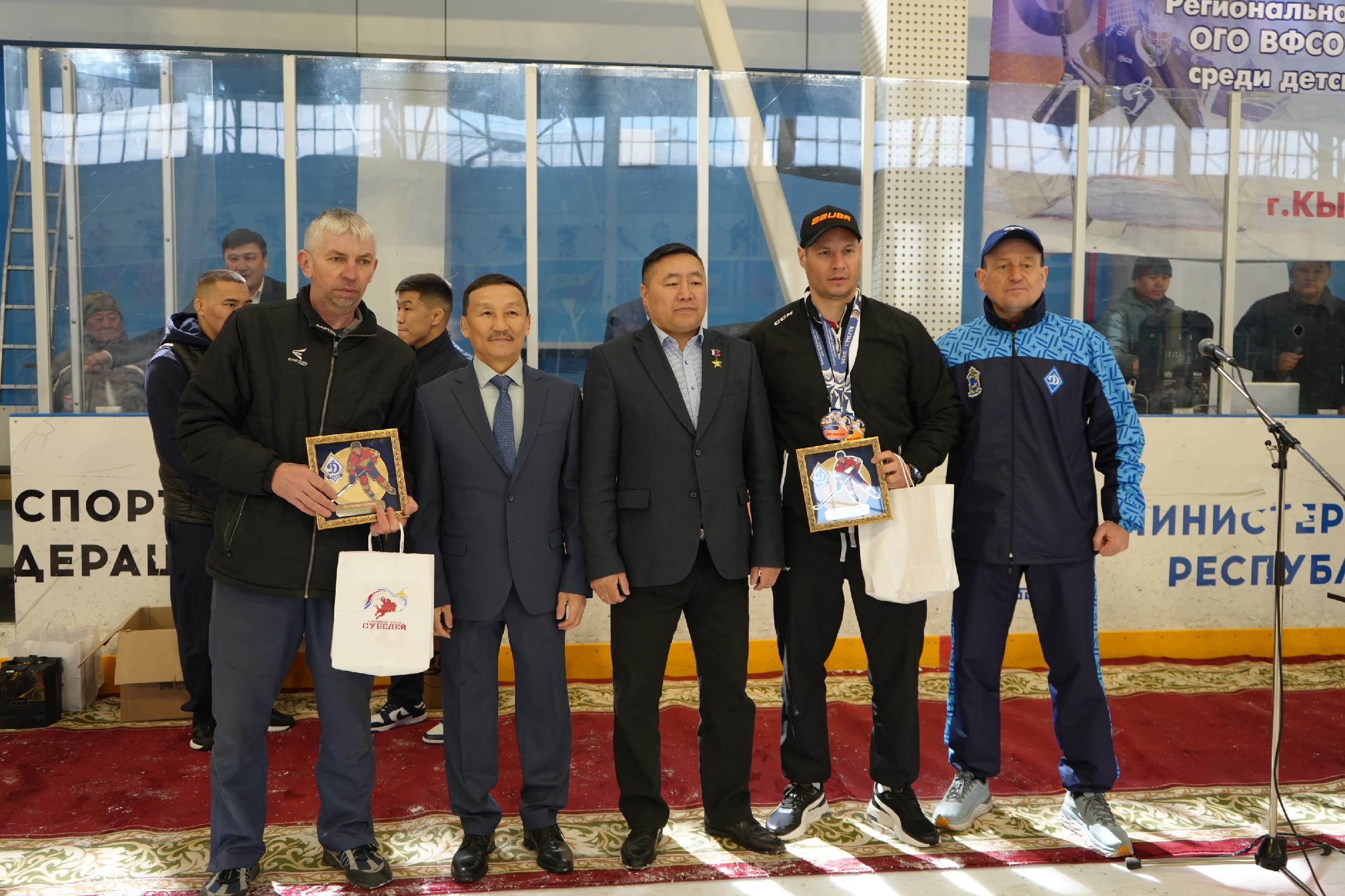 В Кызыле впервые прошел межрегиональный турнир по хоккею «Кубок Динамо»