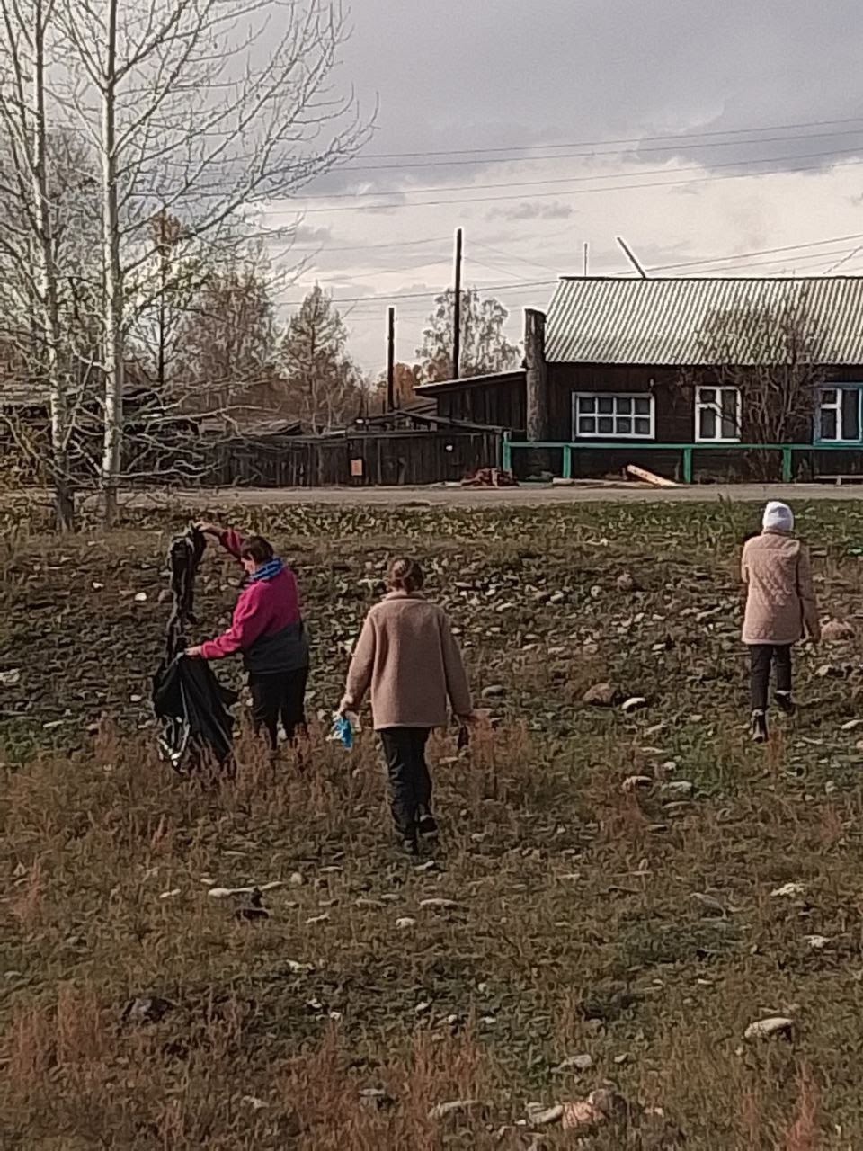 В сумоне Дерзиг-Аксы каждая рабочая неделя завершается традиционным выходом жителей и коллективов учреждений на санитарную очистку вверенных территорий. В сумоне Дерзиг-Аксы каждая рабочая неделя завершается традиционным выходом жителей и коллективов учреждений на санитарную очистку вверенных территорий.