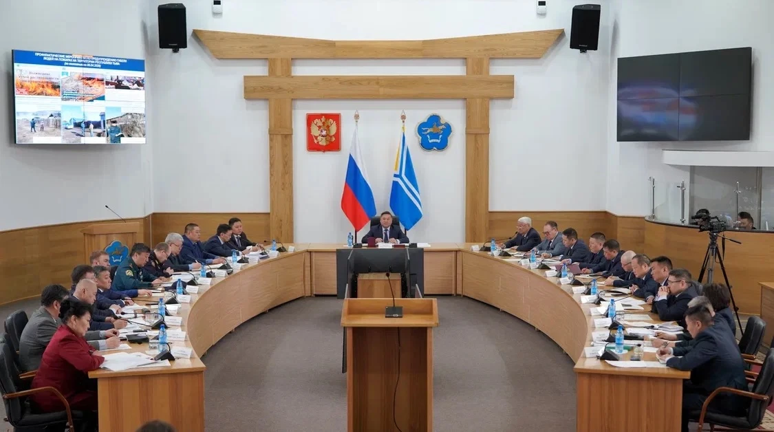 Владислав Ховалыг поручил усилить разъяснительную работу из-за лесных пожаров в Туве