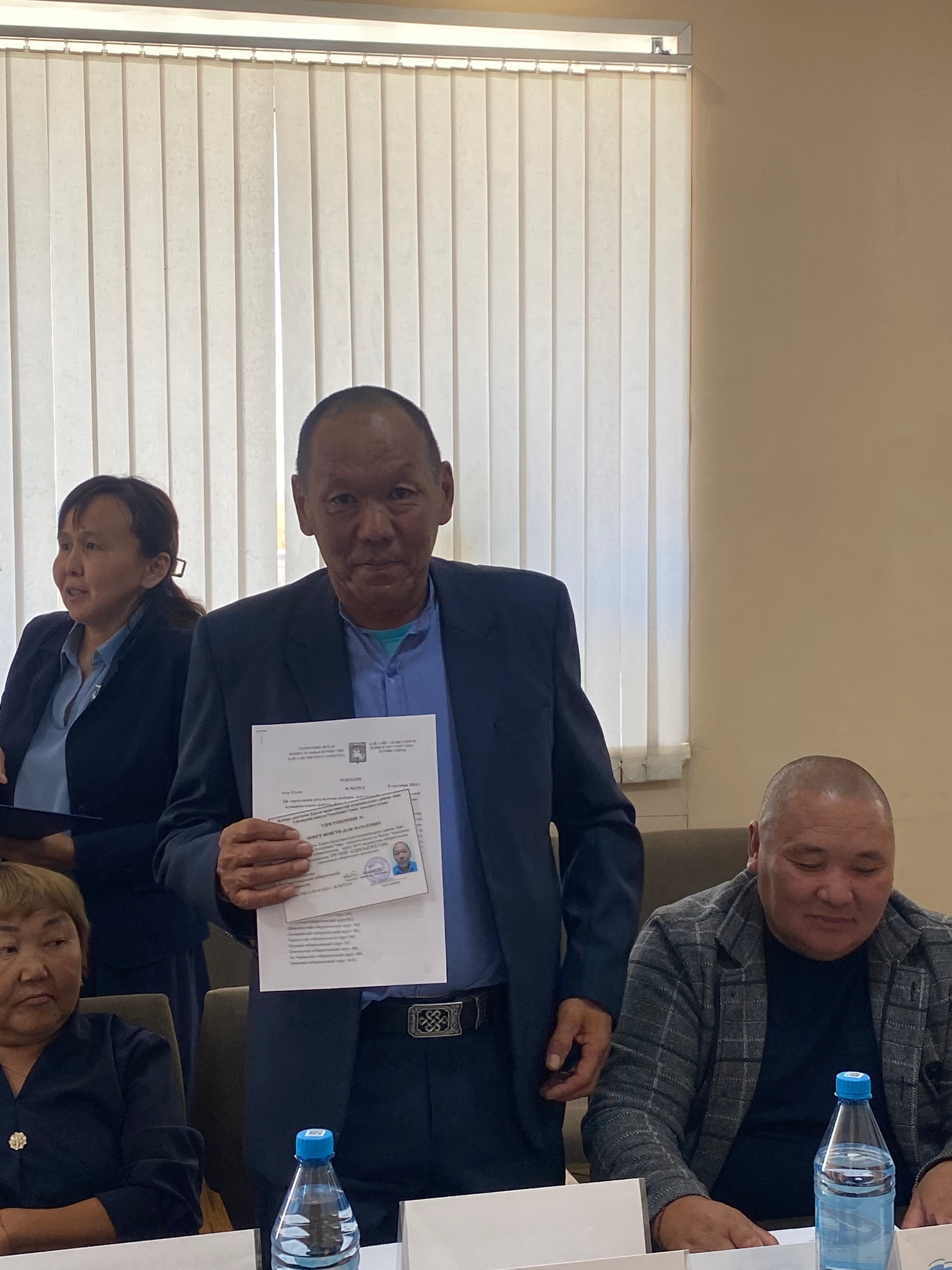 Поздравление с Днем рождения<p>Сегодня, 15 декабря, поздравления с Днем рождения принимают сразу два наших депутатов, Экер Мандыш-оолович Байс и Монгун-Даш Мачакович Монге