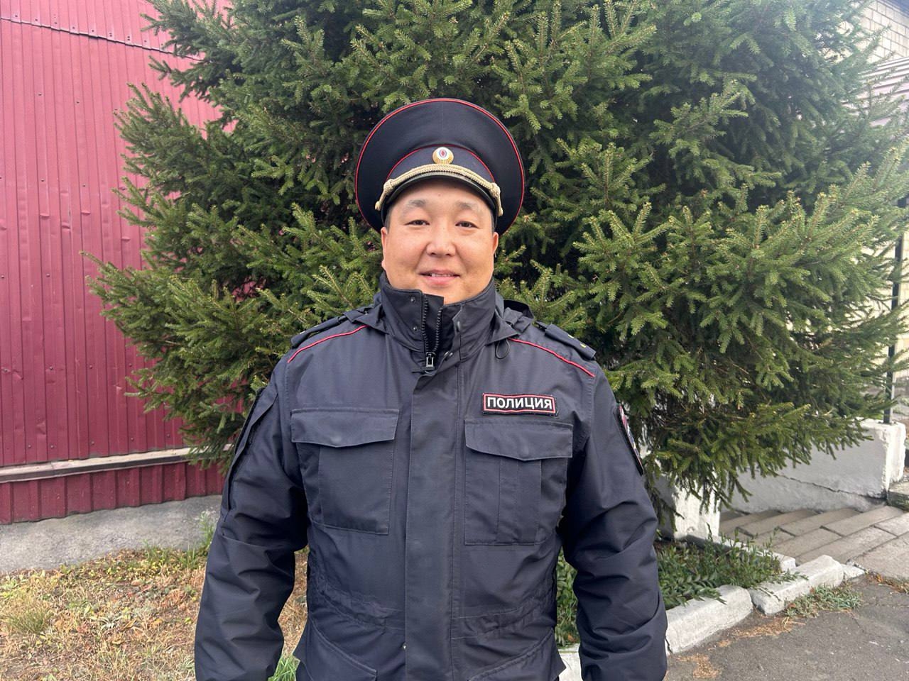 Герои среди нас: сотрудник полиции спас жизни трёх пострадавших в ДТП Герои среди нас: сотрудник полиции спас жизни трёх пострадавших в ДТП