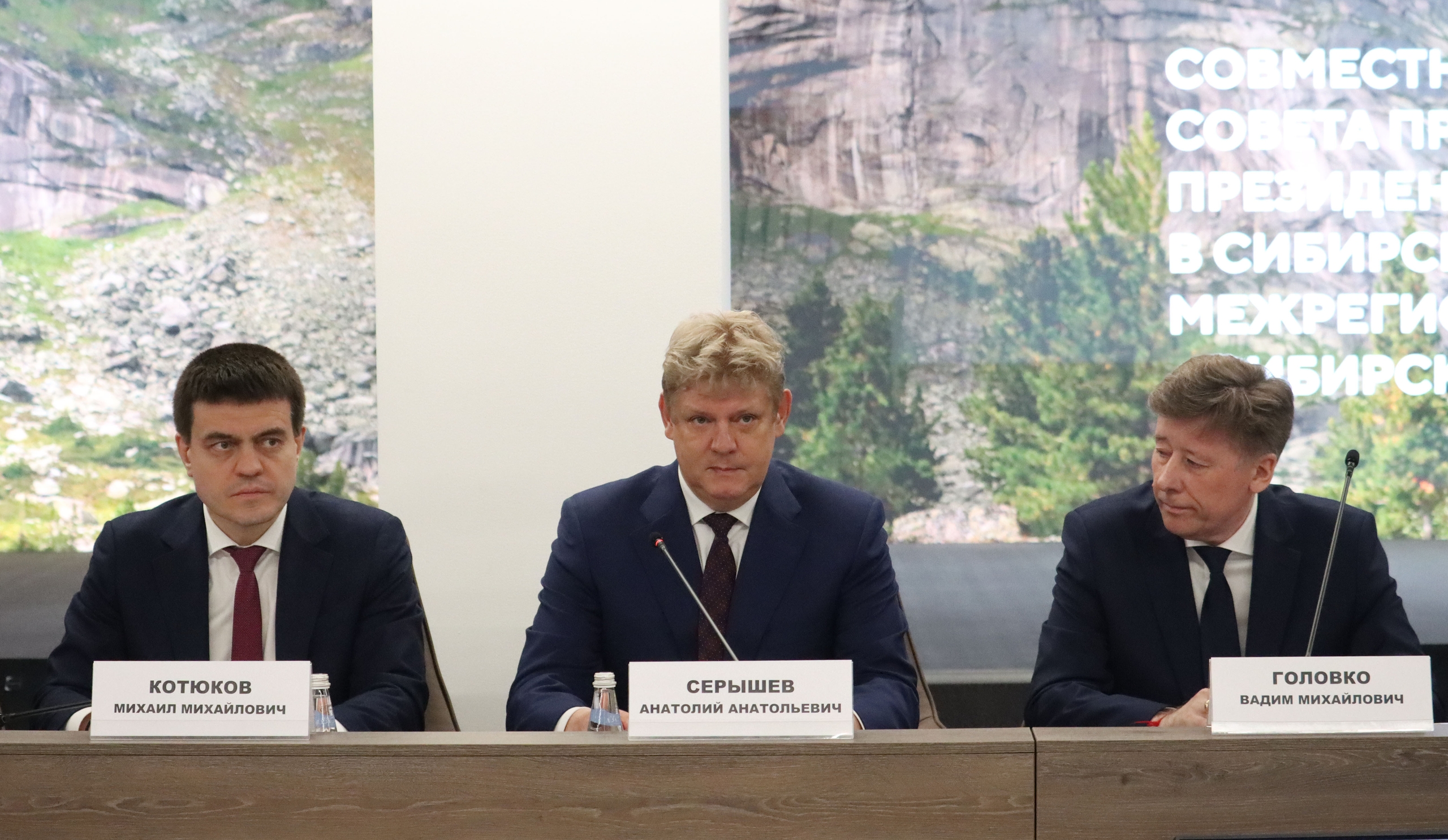 В Красноярске, на площадке Национального центра «Россия» на Енисее, состоялось совместное заседание Совета при полномочном представителе Президента Российской Федерации в Сибирском федеральном округе и Совета Межрегиональной ассоциации «Сибирское соглашен