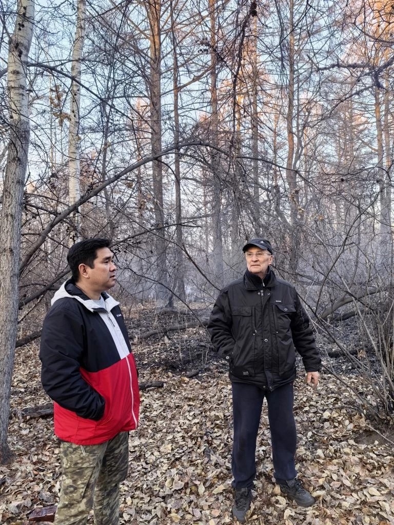 По данным ЕДДС мэрии города Кызыла, сегодня в 18:33 поступил сигнал о возгорании сухой растительности за территорией санатория «Серебрянка» (островная часть)
