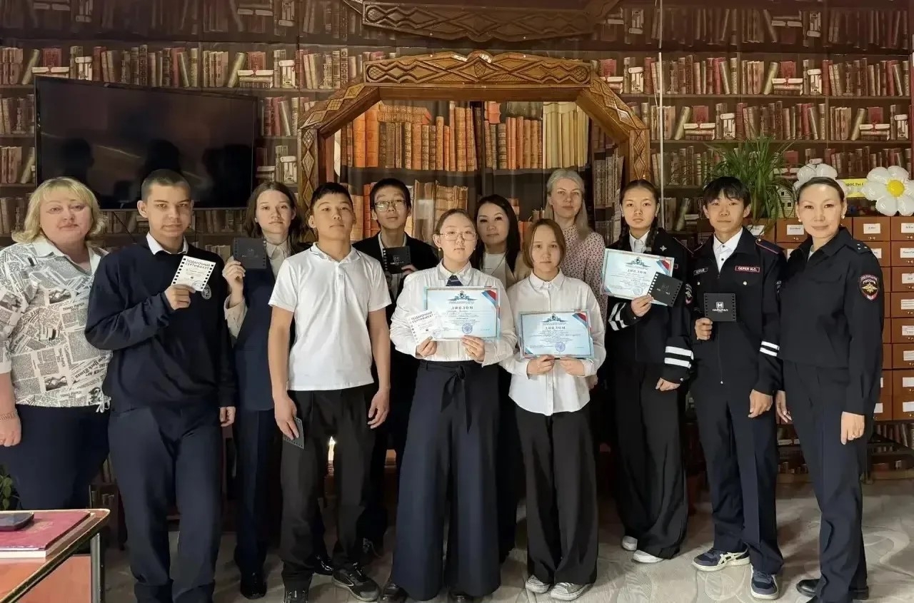 Команда 8-классников школы №11 Кызыла победила в игре в рамках акции "Чистое поколение" <p>В Центральной библиотеке им