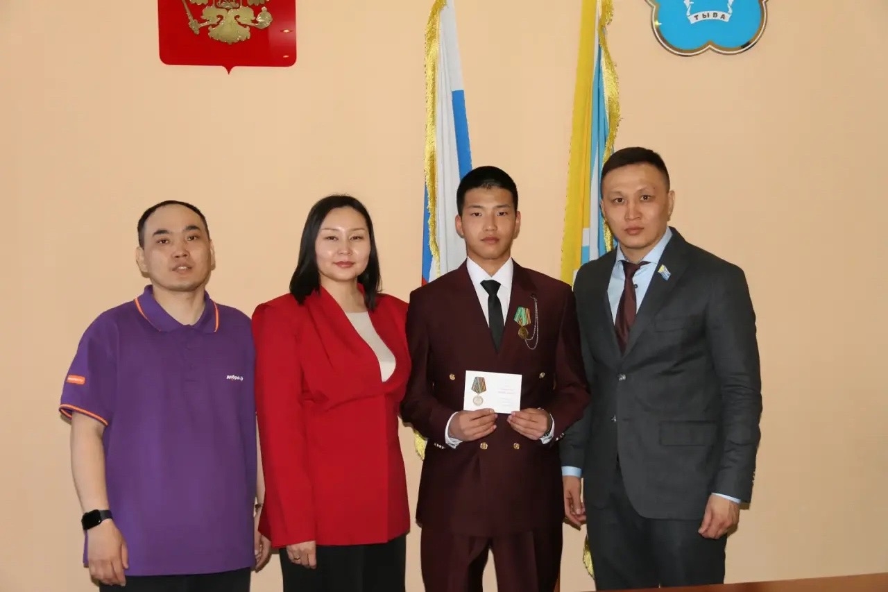 Активисты «Добрых cердец Тувы» удостоены памятных медалей от Ассоциации ветеранов СВО