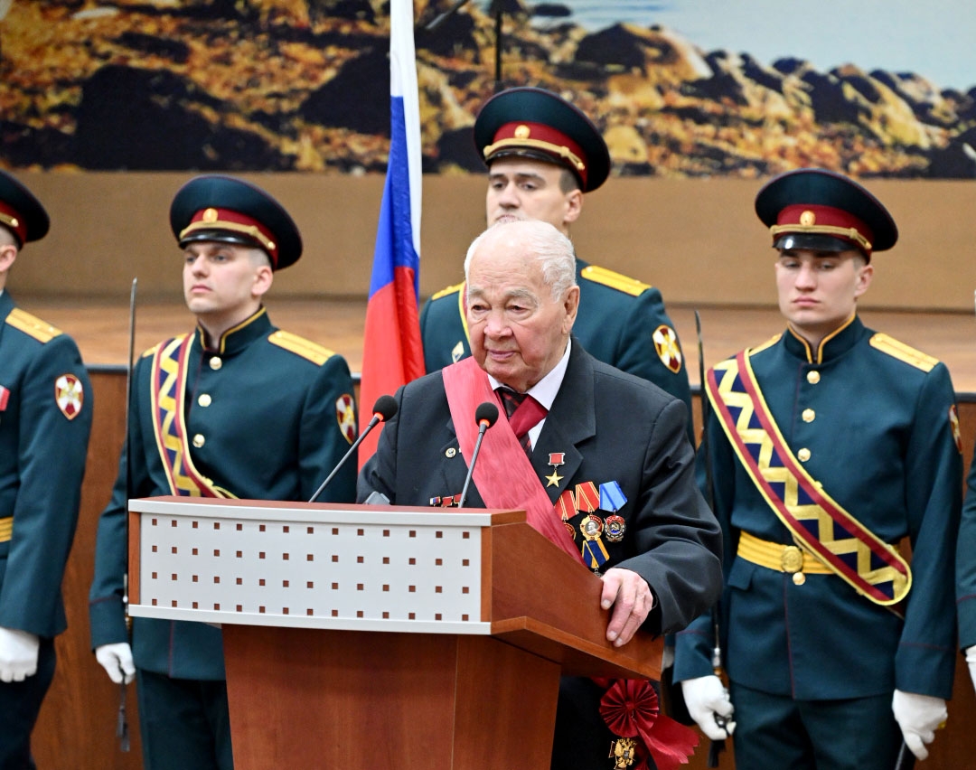 95‑летие отмечает советский и российский химик, академик Российской академии наук, профессор, доктор технических наук, почётный гражданин Алтайского края и Бийска Геннадий Викторович Сакович — человек, который внёс неоценимый вклад в развитие отечественно