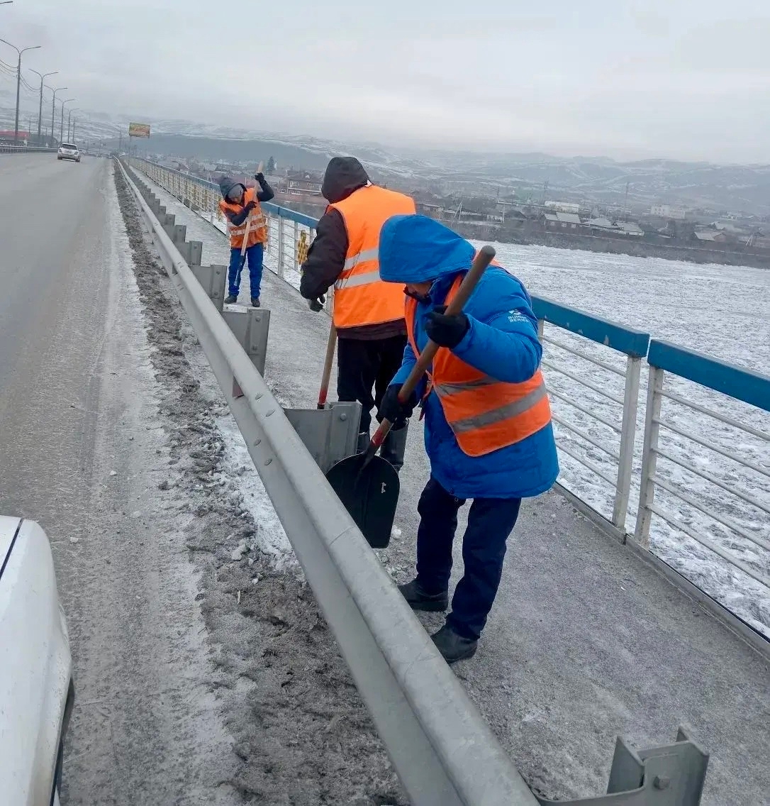 Сегодня работники МКУ «Благоустройство» с 5 часов в строю