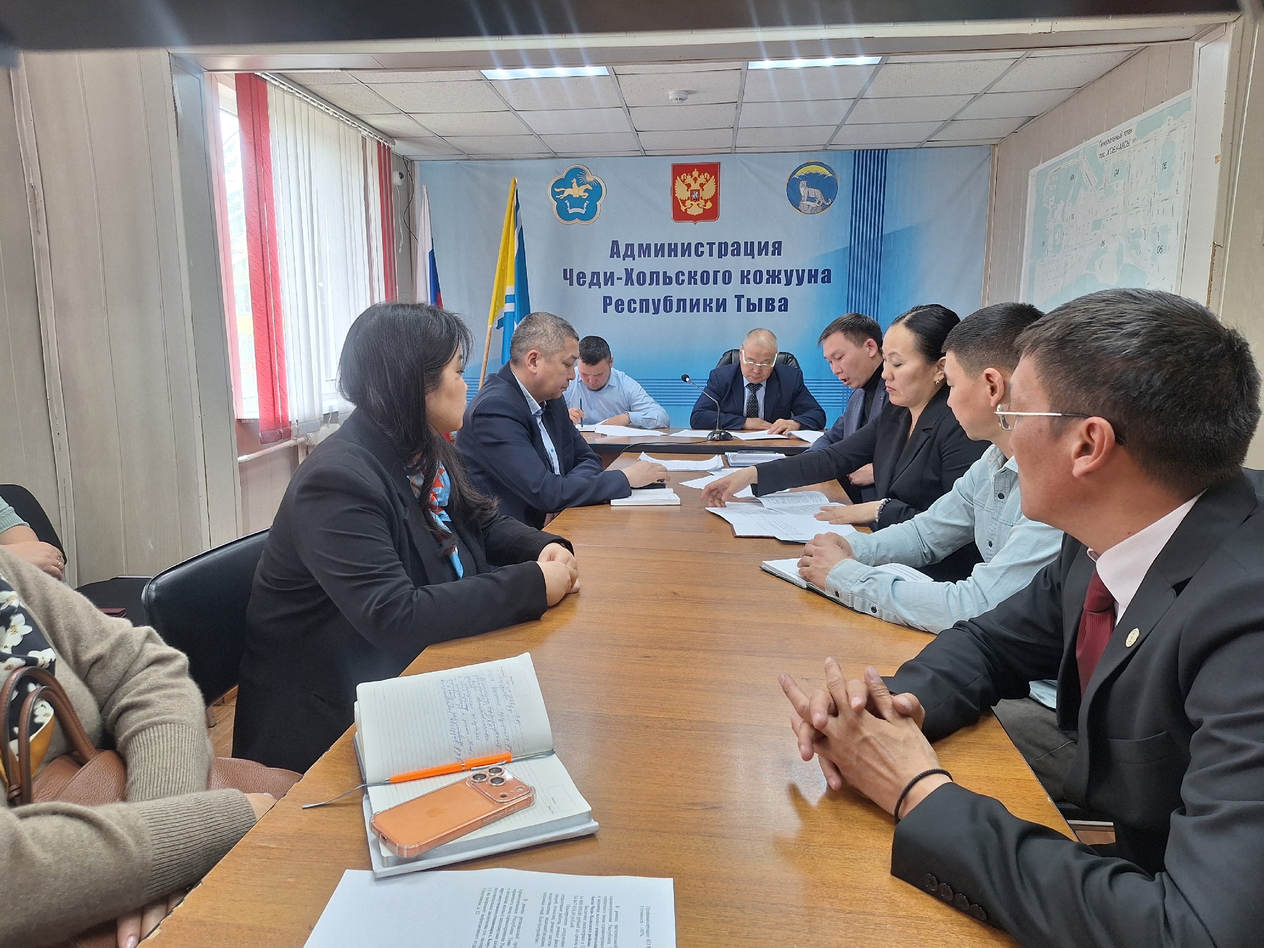 Вчера Чеди-Хольский кожуун стал центром внимания благодаря визиту нашего уважаемого куратора Юрия Делгер-ооловича Оруспая и сотрудников различных министерств Республики Тыва